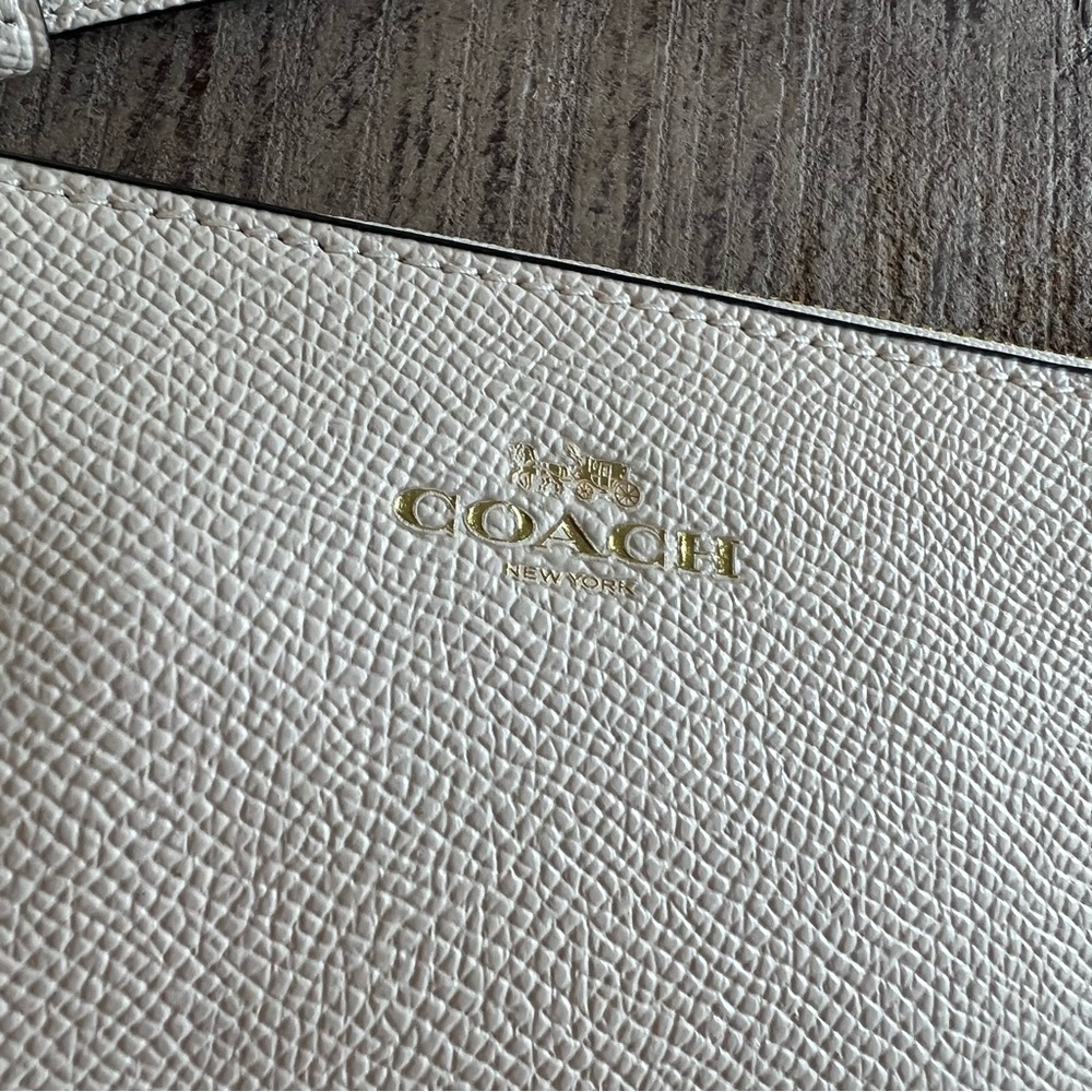 Coach White Wristlet NWT - Picture 3 of 5